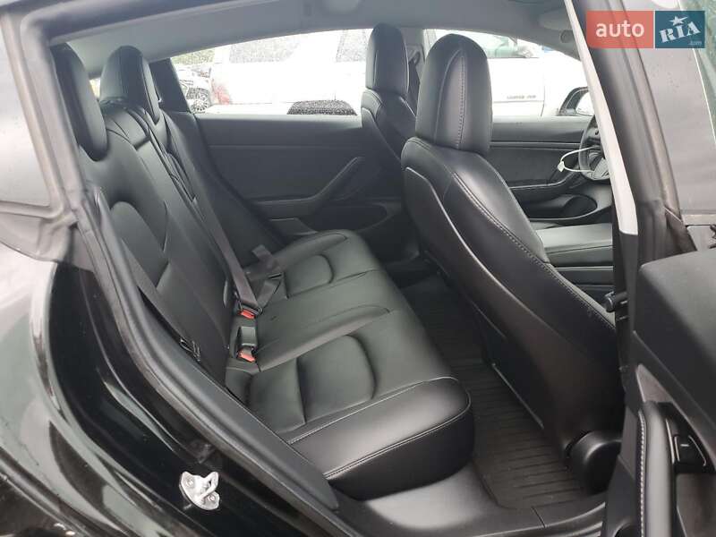 Седан Tesla Model 3 2020 в Львове