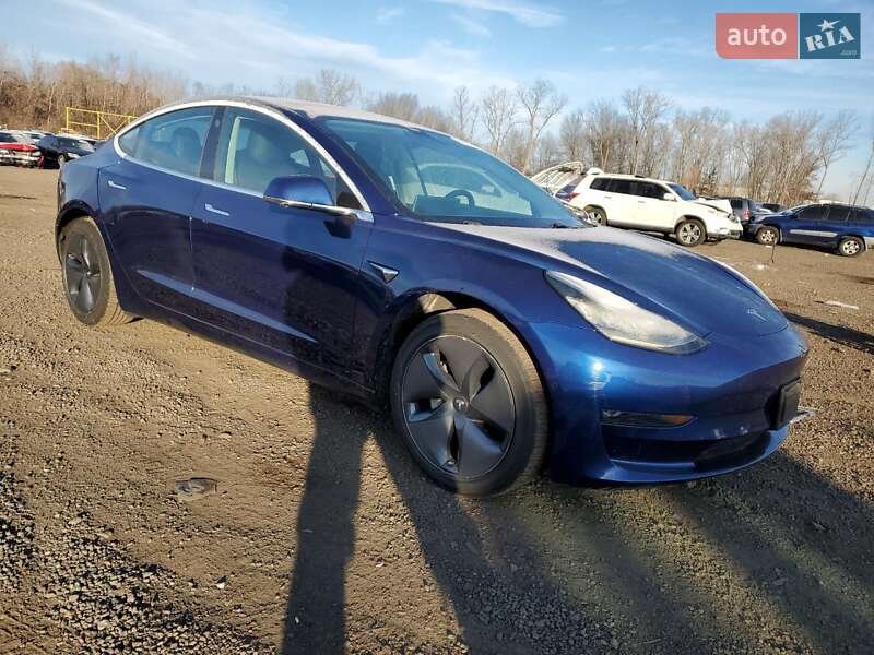 Седан Tesla Model 3 2018 в Львові