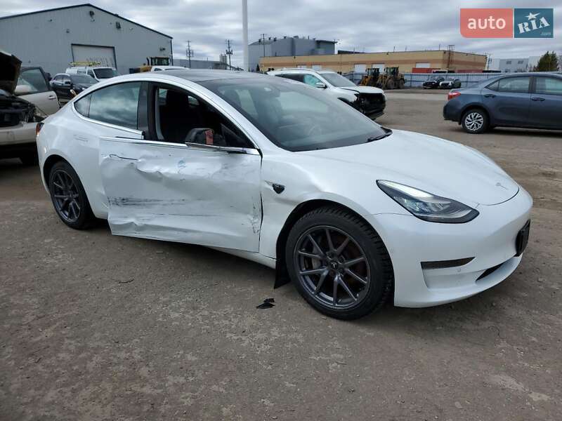 Седан Tesla Model 3 2019 в Львове