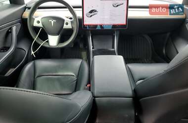 Седан Tesla Model 3 2020 в 