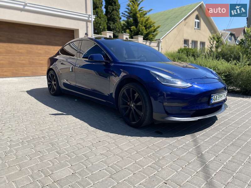 Седан Tesla Model 3 2018 в Одесі