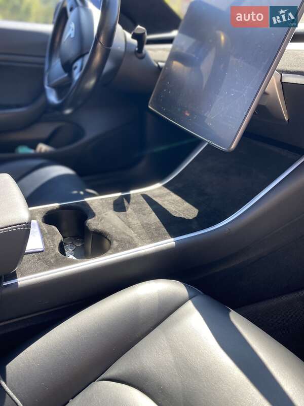 Седан Tesla Model 3 2018 в Одесі