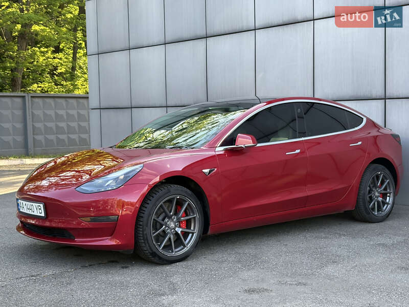 Седан Tesla Model 3 2020 в 