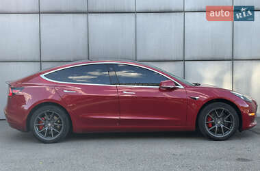 Седан Tesla Model 3 2020 в 