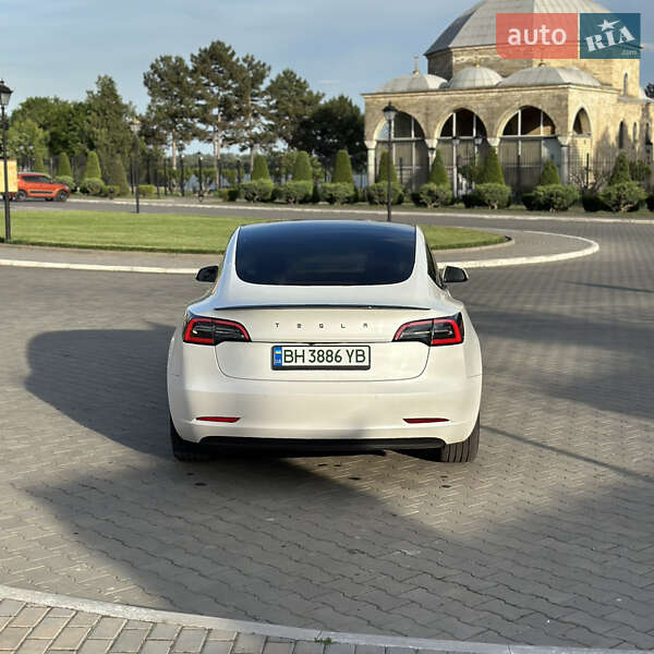 Седан Tesla Model 3 2022 в Измаиле