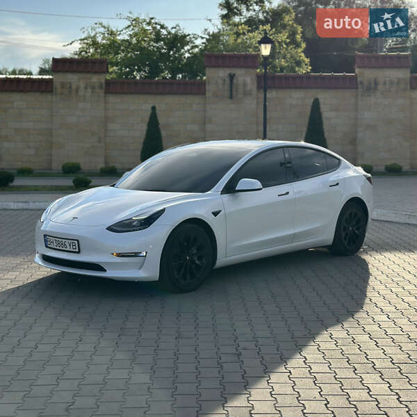 Седан Tesla Model 3 2022 в Измаиле