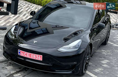 Седан Tesla Model 3 2021 в 