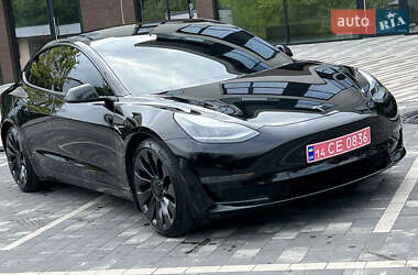 Седан Tesla Model 3 2021 в 