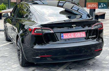 Седан Tesla Model 3 2021 в 
