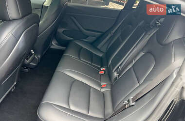 Седан Tesla Model 3 2021 в 