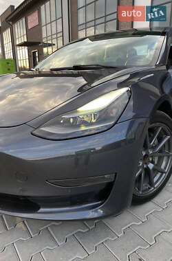 Седан Tesla Model 3 2022 в 