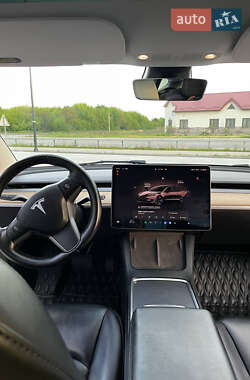 Седан Tesla Model 3 2022 в 