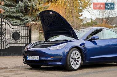 Седан Tesla Model 3 2022 в 