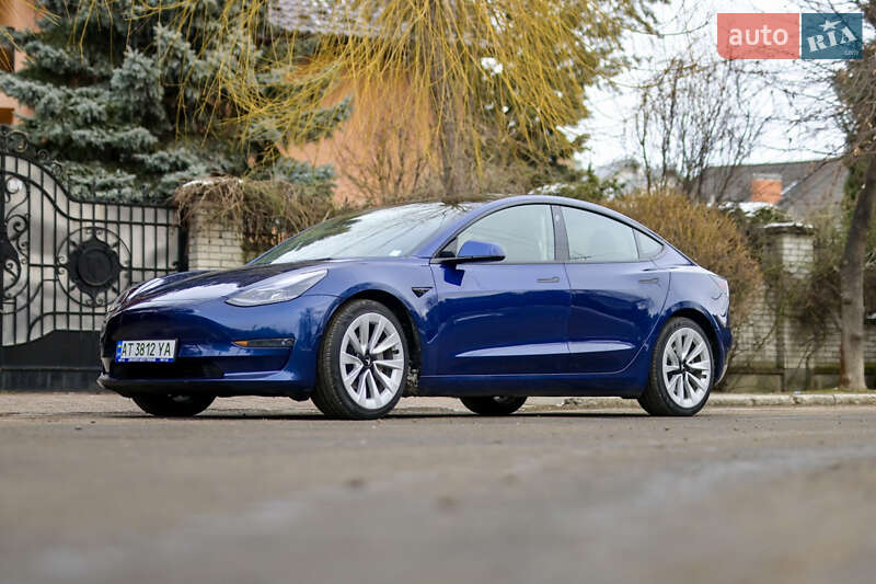 Седан Tesla Model 3 2022 в Ивано-Франковске