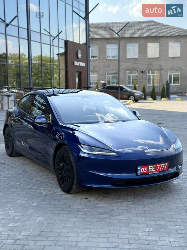 Седан Tesla Model 3 2024 в Луцке