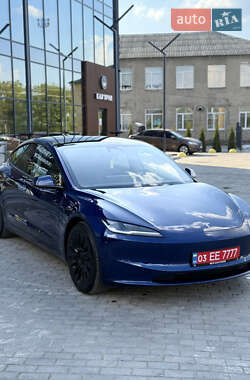 Седан Tesla Model 3 2024 в 