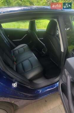 Седан Tesla Model 3 2023 в 