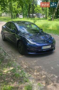 Седан Tesla Model 3 2023 в 
