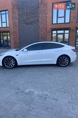 Седан Tesla Model 3 2020 в 