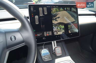 Седан Tesla Model 3 2022 в 