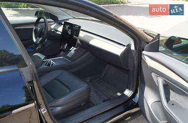 Седан Tesla Model 3 2022 в 
