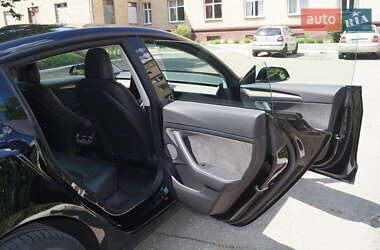 Седан Tesla Model 3 2022 в 