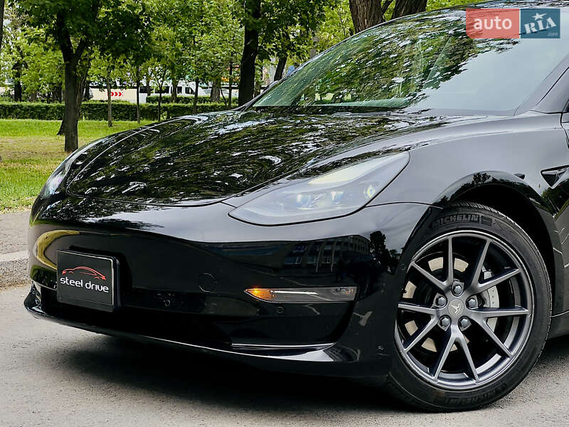 Седан Tesla Model 3 2021 в 