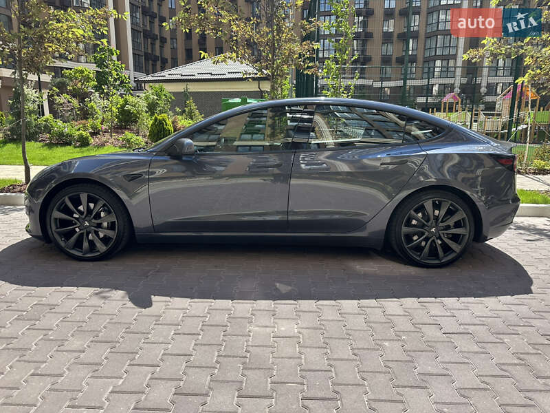 Седан Tesla Model 3 2018 в Києві