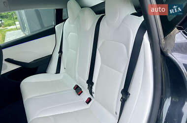 Седан Tesla Model 3 2024 в 