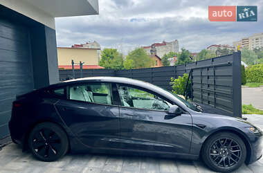 Седан Tesla Model 3 2024 в 