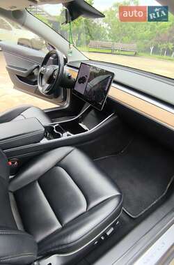 Седан Tesla Model 3 2018 в 