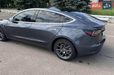 Седан Tesla Model 3 2020 в 