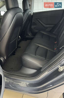 Седан Tesla Model 3 2020 в 