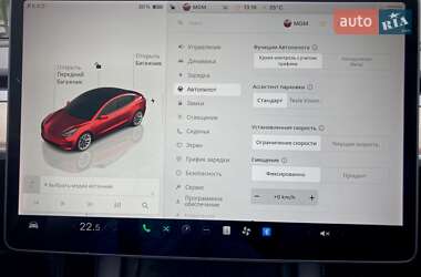 Седан Tesla Model 3 2022 в 