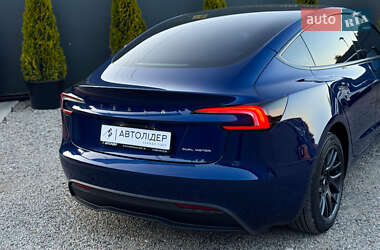 Седан Tesla Model 3 2024 в 