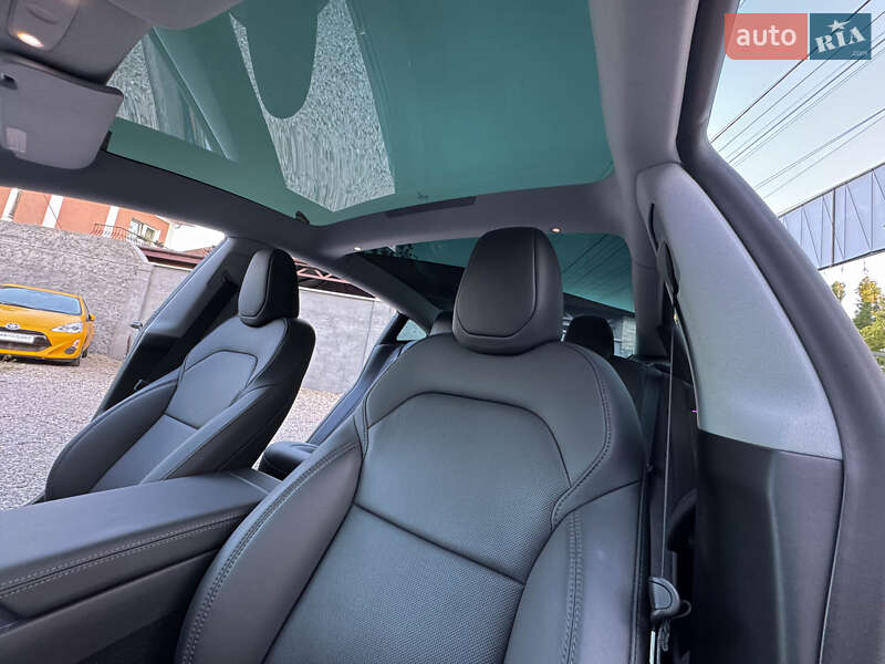 Седан Tesla Model 3 2024 в Одесі