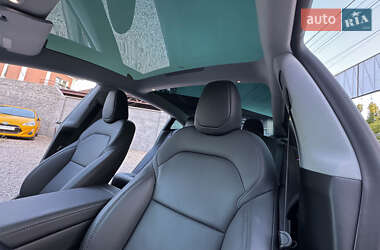 Седан Tesla Model 3 2024 в 