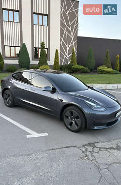 Седан Tesla Model 3 2021 в 