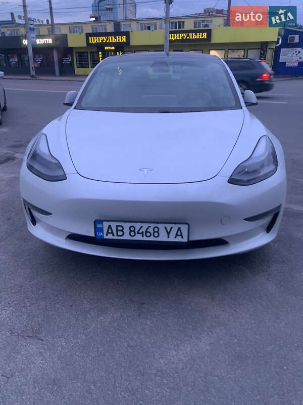 Седан Tesla Model 3 2021 в 