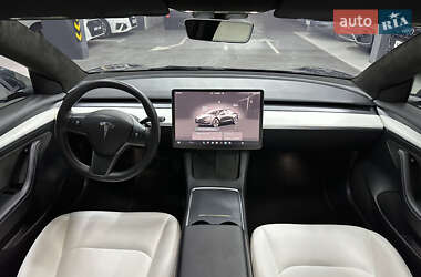 Седан Tesla Model 3 2022 в 