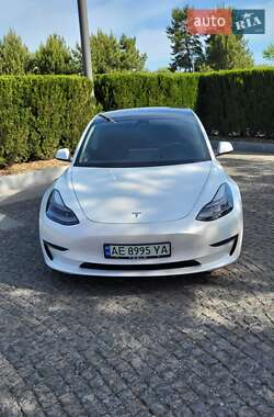 Седан Tesla Model 3 2021 в 