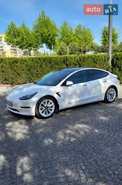 Седан Tesla Model 3 2021 в 