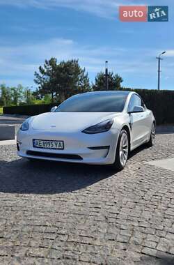 Седан Tesla Model 3 2021 в 