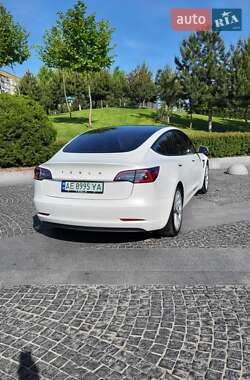 Седан Tesla Model 3 2021 в 