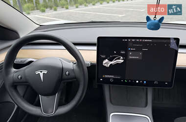 Седан Tesla Model 3 2021 в 