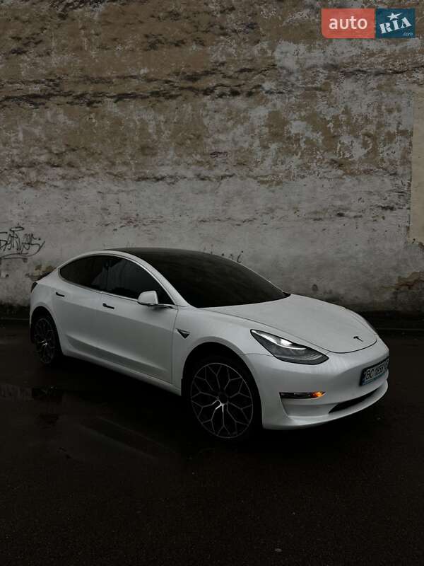 Tesla Model 3 2020