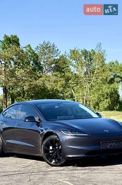Седан Tesla Model 3 2024 в 