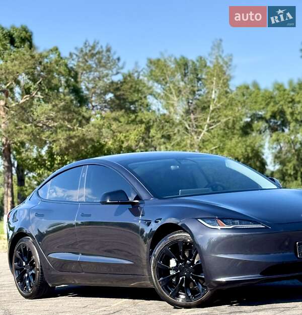 Седан Tesla Model 3 2024 в Дніпрі