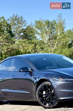 Седан Tesla Model 3 2024 в 