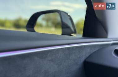 Седан Tesla Model 3 2024 в 